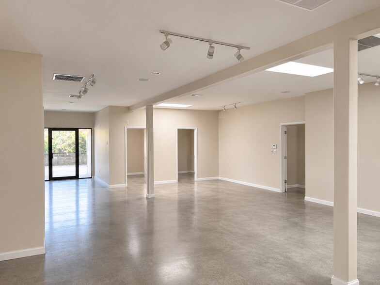 607 N Vulcan Ave, Encinitas, CA à louer - Photo de l’immeuble – Image 2 sur 9
