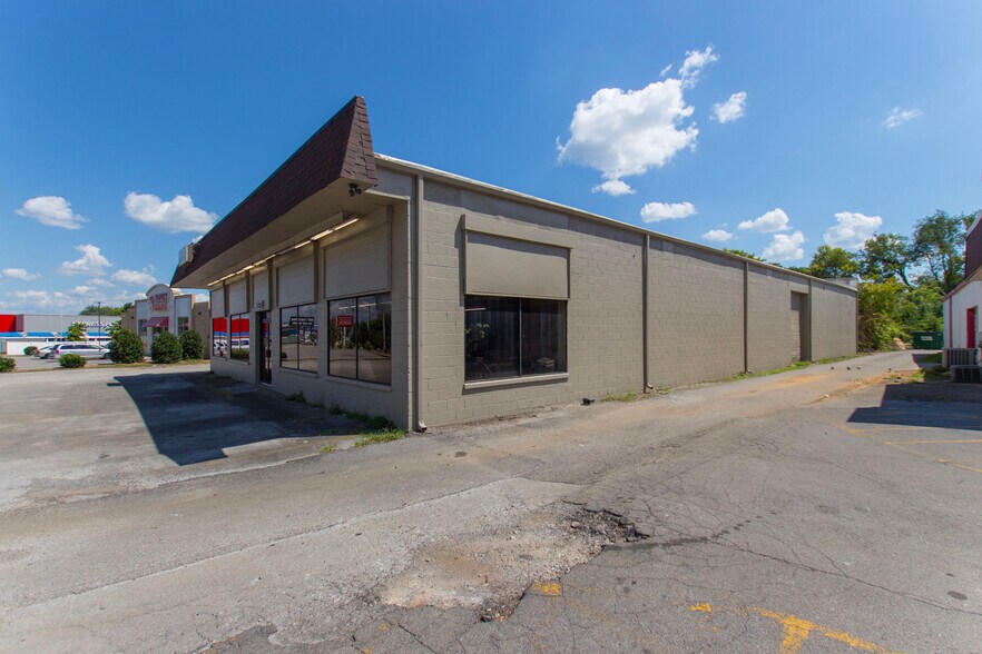 2733 University Dr NW, Huntsville, AL à vendre - Photo de l’immeuble – Image 3 sur 26