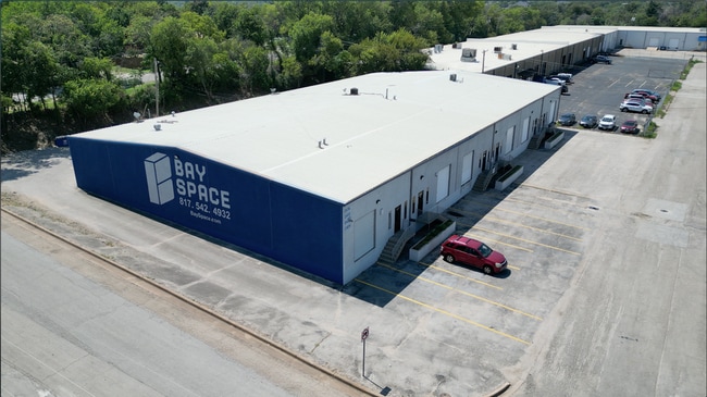 Plus de détails pour 2402-2404 Blue Smoke Ct, Fort Worth, TX - Industriel/Logistique à louer