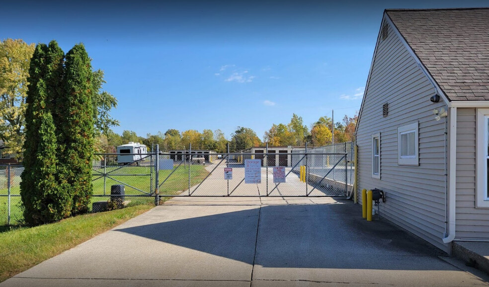 10433 N Holly Rd, Holly, MI à louer - Photo de l’immeuble – Image 3 sur 4