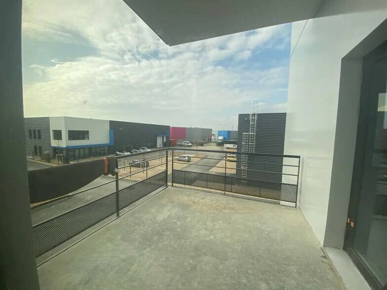 Bureau dans Rillieux-la-Pape à vendre - Photo de l’immeuble – Image 3 sur 8