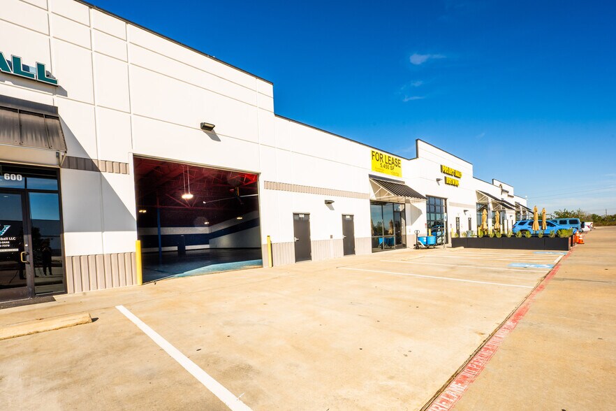 6520 S FM 359 Rd, Fulshear, TX à louer - Photo de l’immeuble – Image 2 sur 10