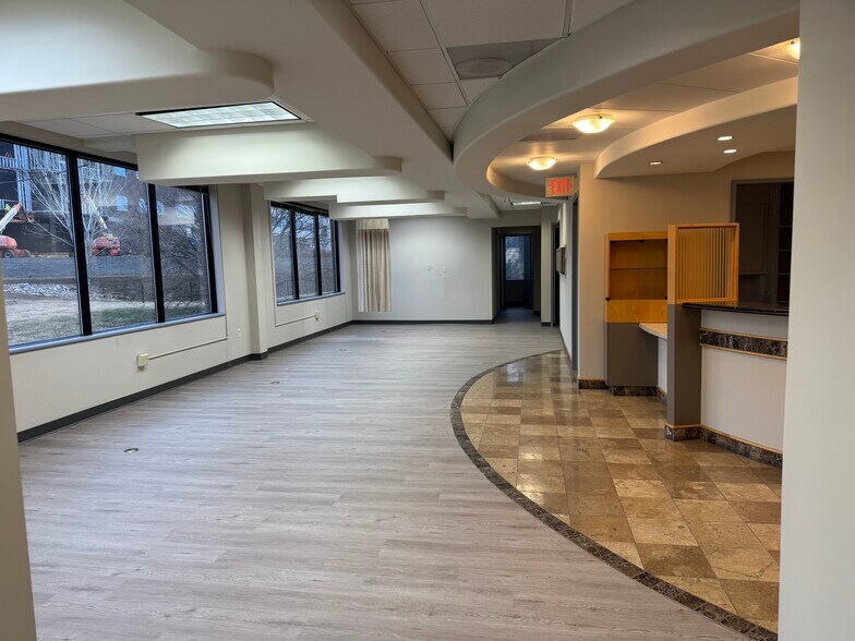 11755 W 112th St, Overland Park, KS à vendre - Photo de l’immeuble – Image 3 sur 7