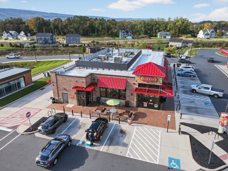 3261 W College Ave, State College, PA à vendre - Photo de l’immeuble – Image 2 sur 9