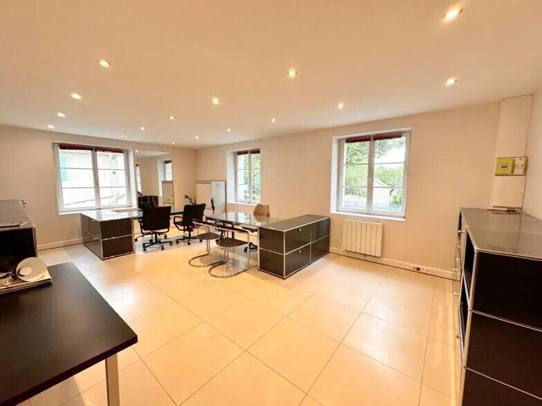 Bureau dans Saint-Nom-la-Bretèche à louer - Photo intérieure – Image 1 sur 8