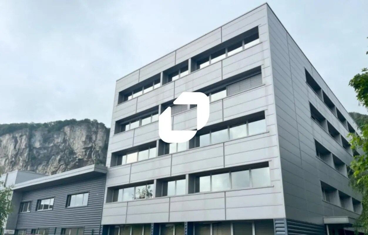 Bureau dans Fontaine à louer Photo de l’immeuble– Image 1 sur 11