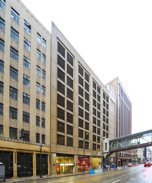 720 N Water St, Milwaukee, WI à louer - Photo de l’immeuble – Image 1 sur 4
