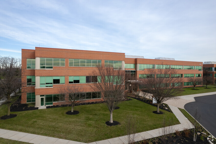 800 Township Line Rd, Yardley, PA à louer - Photo de l’immeuble – Image 2 sur 5