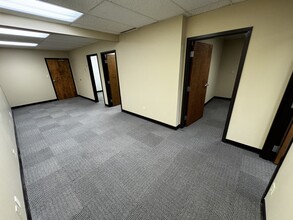 10300 W 103rd St, Overland Park, KS à louer Photo intérieure– Image 1 sur 4