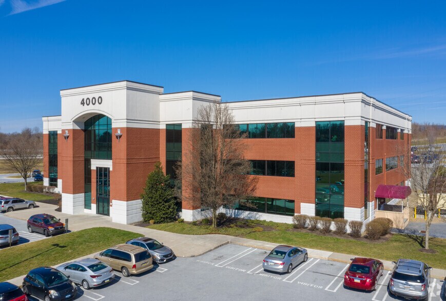 4000 Crums Mill Rd, Harrisburg, PA à louer - Photo de l’immeuble – Image 1 sur 4