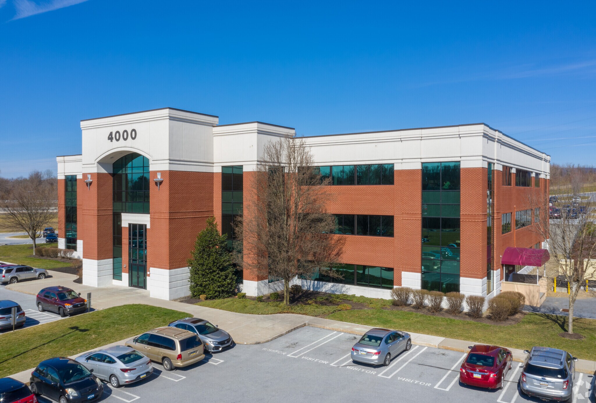 4000 Crums Mill Rd, Harrisburg, PA à louer Photo de l’immeuble– Image 1 sur 5