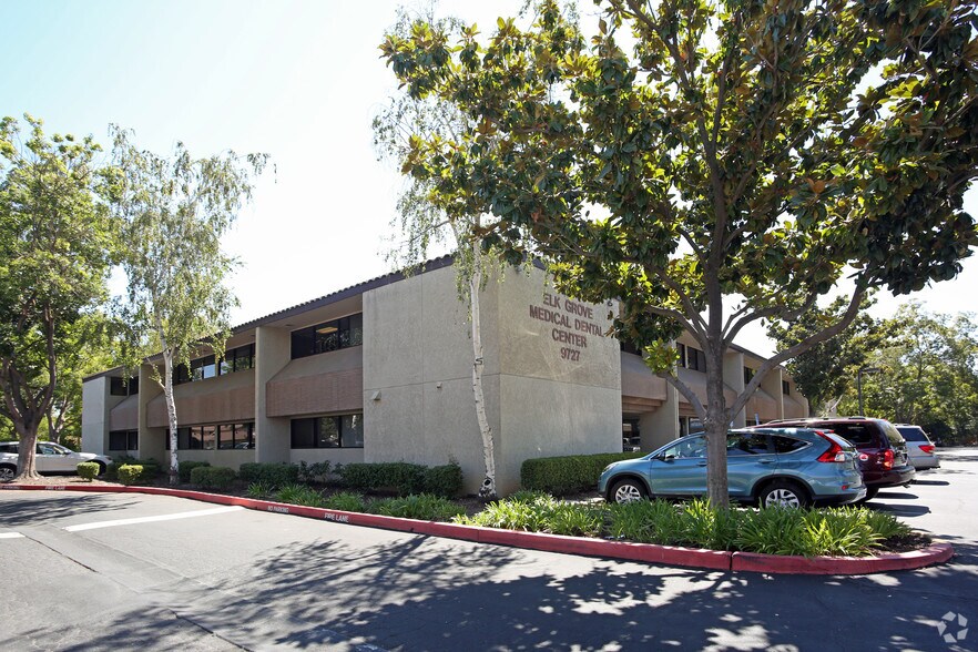 9727 Elk Grove Florin Rd, Elk Grove, CA à louer - Photo principale – Image 1 sur 11