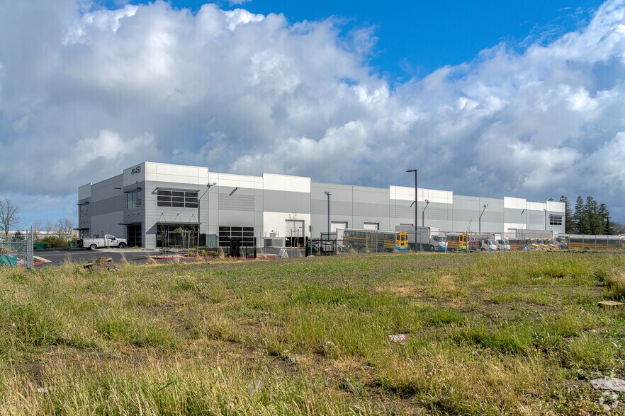 4450 Raley Blvd, Sacramento, CA à louer - Photo principale – Image 1 sur 4