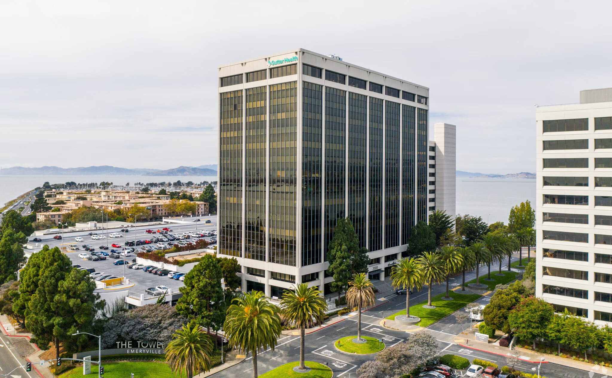 2000 Powell St, Emeryville, CA à louer Photo de l’immeuble– Image 1 sur 8