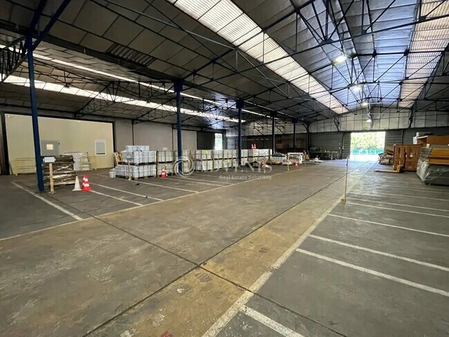 Plus de détails pour Industriel/Logistique à louer