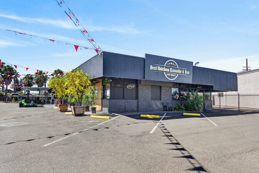 7121 Governors Cir, Sacramento, CA à vendre - Photo de l’immeuble – Image 3 sur 29