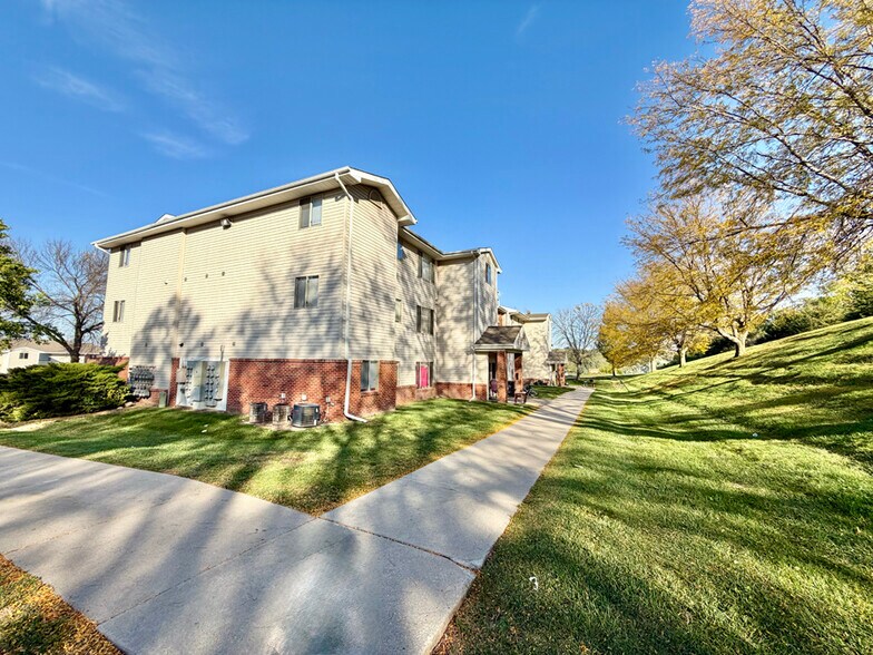912 Kasper St, Bellevue, NE à vendre - Photo de l’immeuble – Image 3 sur 21