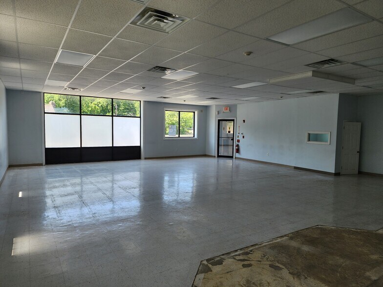 1195 Bedford St, Abington, MA à louer - Photo intérieure – Image 2 sur 7