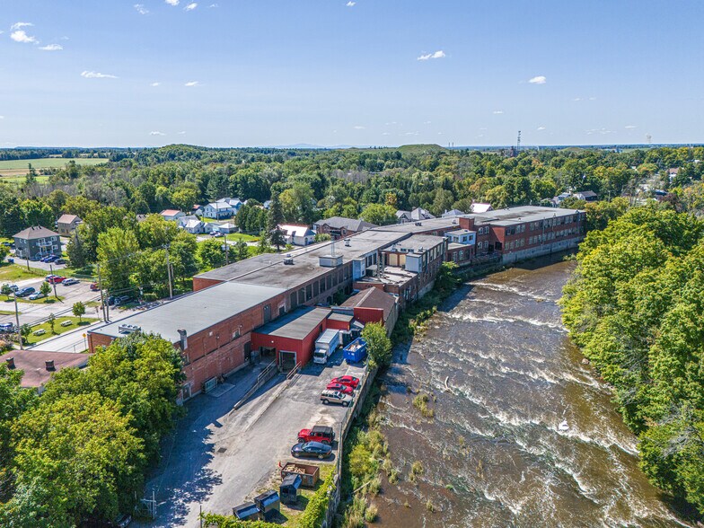 110 Rue De La Rivière, Bedford, QC à louer - Photo de l’immeuble – Image 3 sur 9