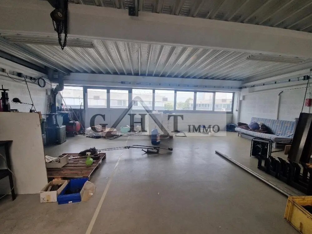 Industriel/Logistique dans Stains à louer Photo intérieure– Image 1 sur 8