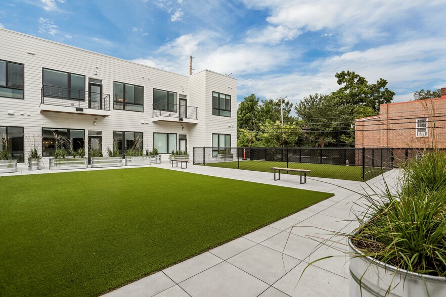 1196 S Washington Ave, Royal Oak, MI à louer - Photo de l’immeuble – Image 3 sur 30