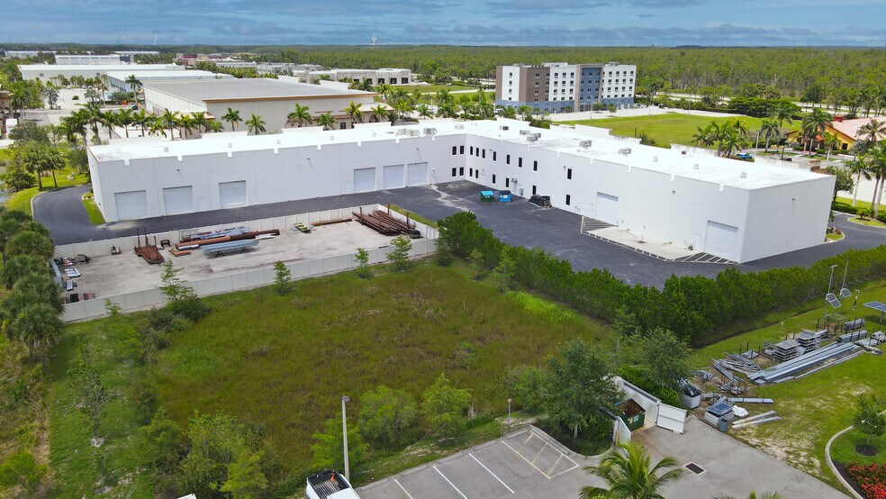14580 Global Pkwy, Fort Myers, FL à louer - Photo de l’immeuble – Image 3 sur 29