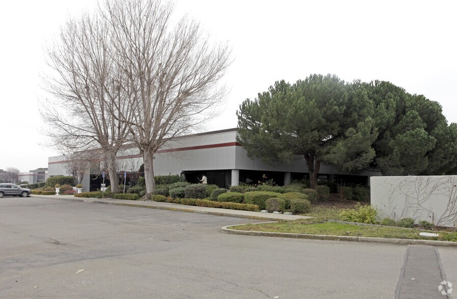 21325-21349 Cabot Blvd, Hayward, CA à louer - Photo de l’immeuble – Image 2 sur 4