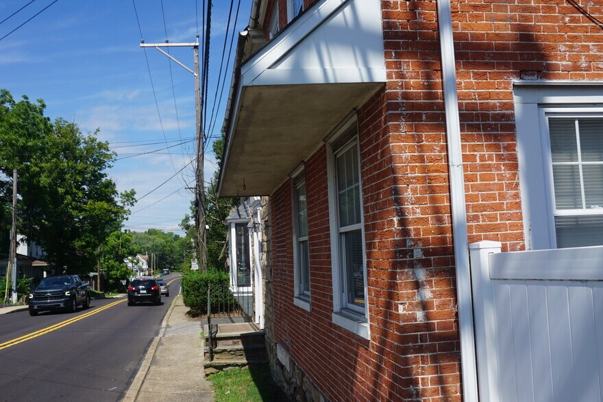 10 E Butler Ave, Chalfont, PA à louer - Photo de l’immeuble – Image 2 sur 8