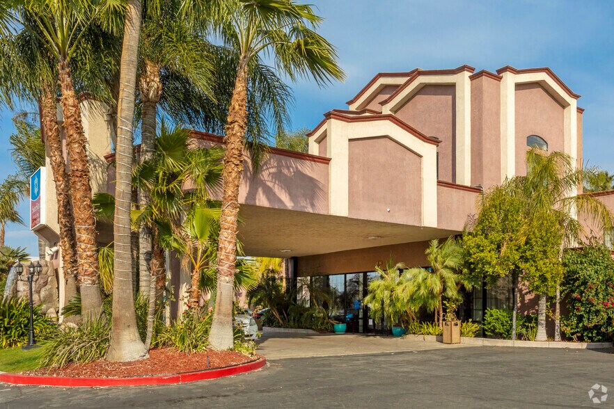 2620 Buck Owens Blvd, Bakersfield, CA à vendre - Photo de l’immeuble – Image 3 sur 5