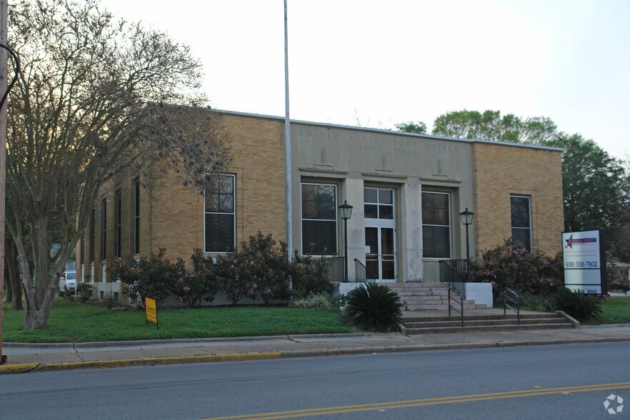 538 Main St, Liberty, TX à louer - Photo de l’immeuble – Image 2 sur 2
