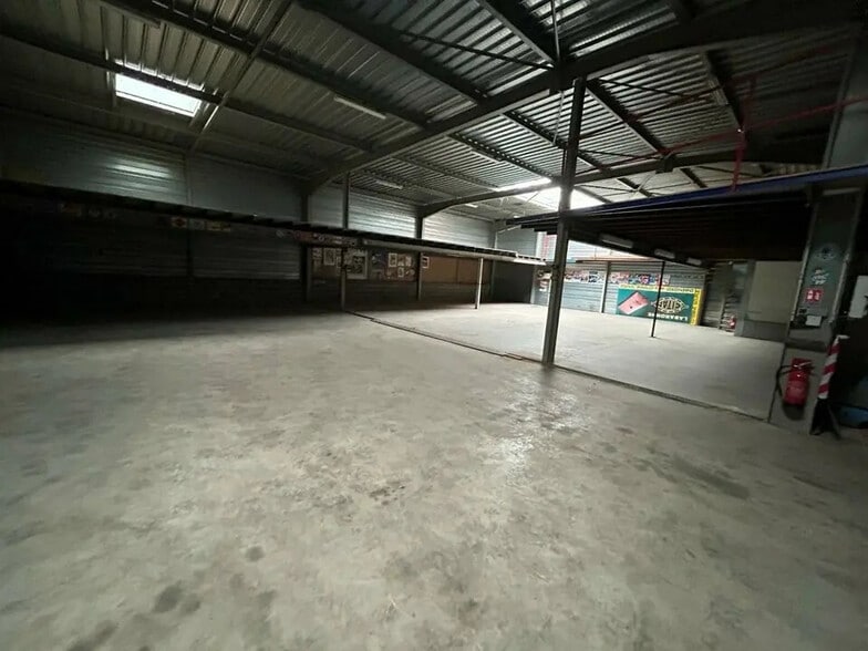 Local d’activités dans Vienne à louer - Photo de l’immeuble – Image 2 sur 4