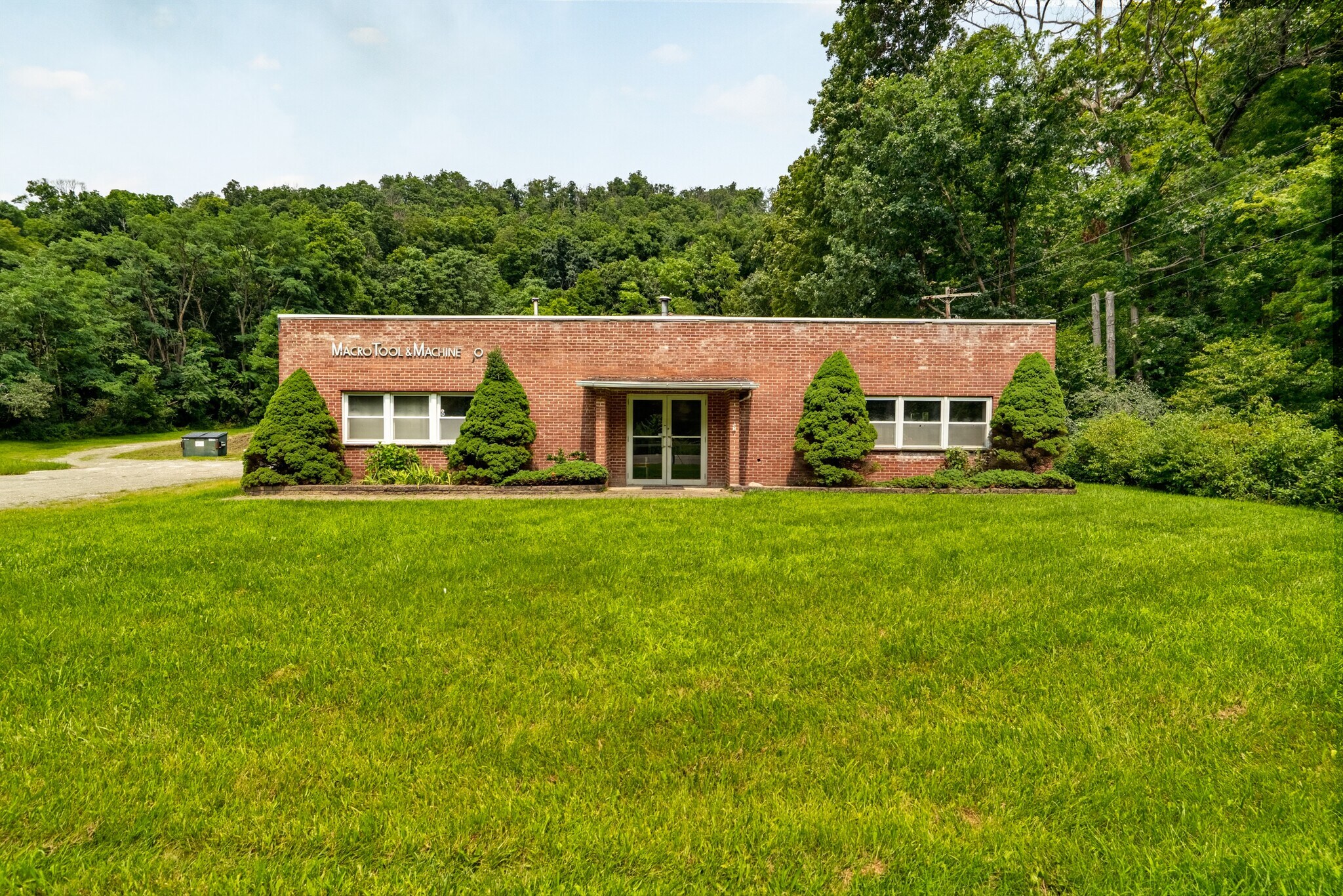 1397 Route 55, Lagrangeville, NY à vendre Photo de l’immeuble– Image 1 sur 24