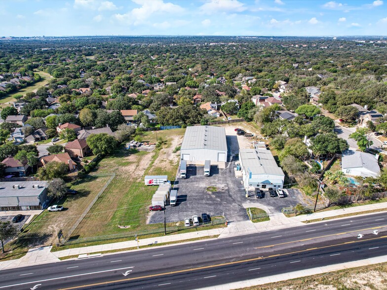 15279 Bulverde Rd, San Antonio, TX à louer - Photo de l’immeuble – Image 3 sur 9