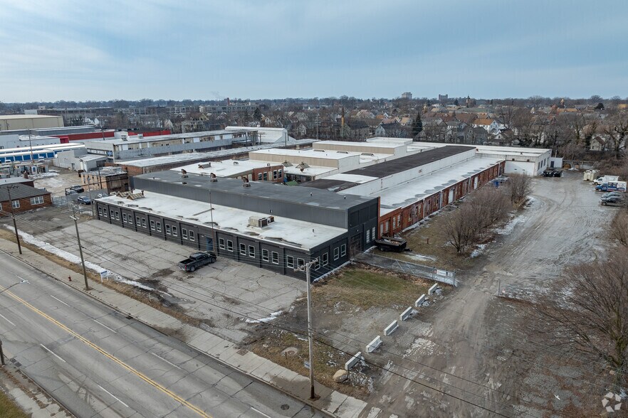 12500 Berea Rd, Lakewood, OH à louer - Aérien – Image 2 sur 7