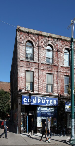 439 Spadina Ave, Toronto, ON à louer - Photo principale – Image 1 sur 2
