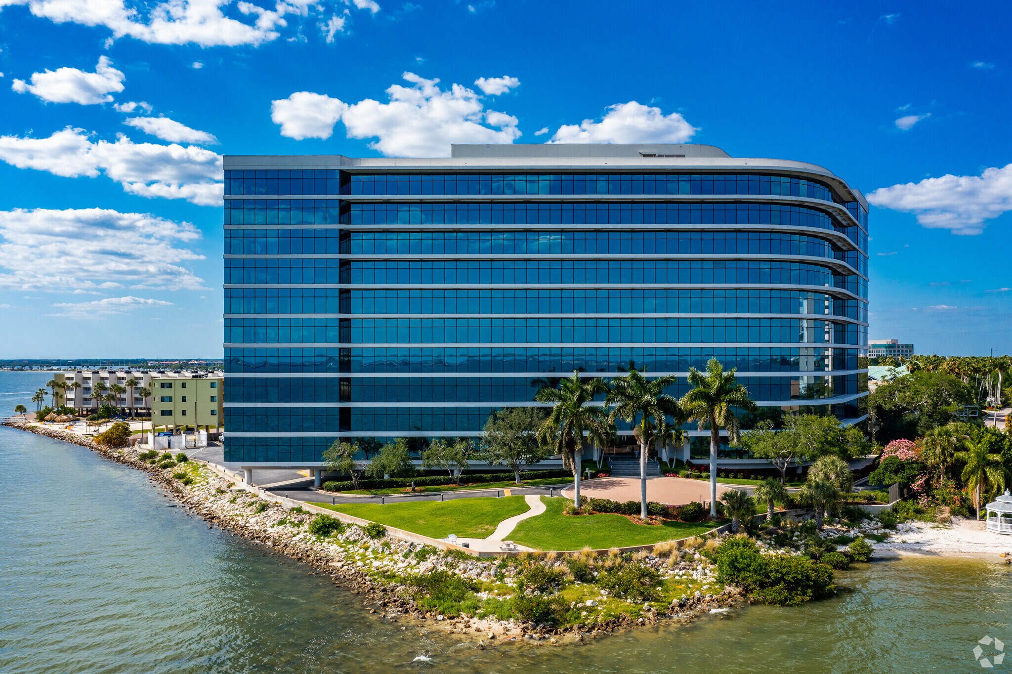 2502 N Rocky point Dr, Tampa, FL à louer Photo de l’immeuble– Image 1 sur 10