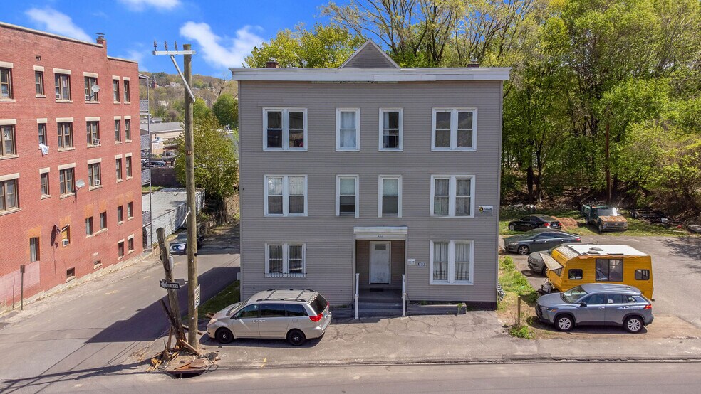 203 S Leonard St, Waterbury, CT à vendre - Photo de l’immeuble – Image 2 sur 14
