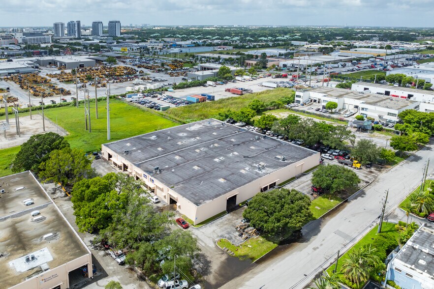 6350-6370 NW 82nd Ave, Miami, FL à louer - Aérien – Image 3 sur 14
