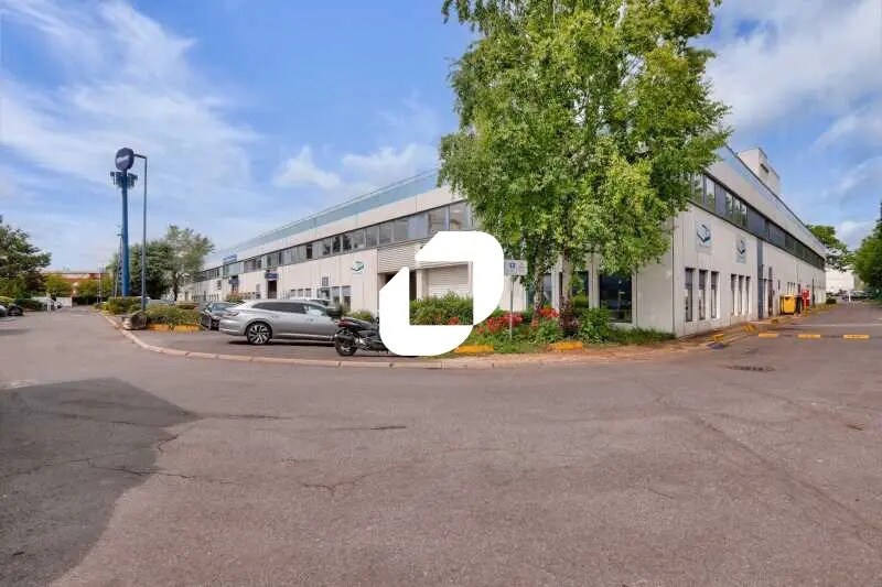 Local d’activités dans Aulnay-sous-Bois à louer - Photo de l’immeuble – Image 3 sur 17
