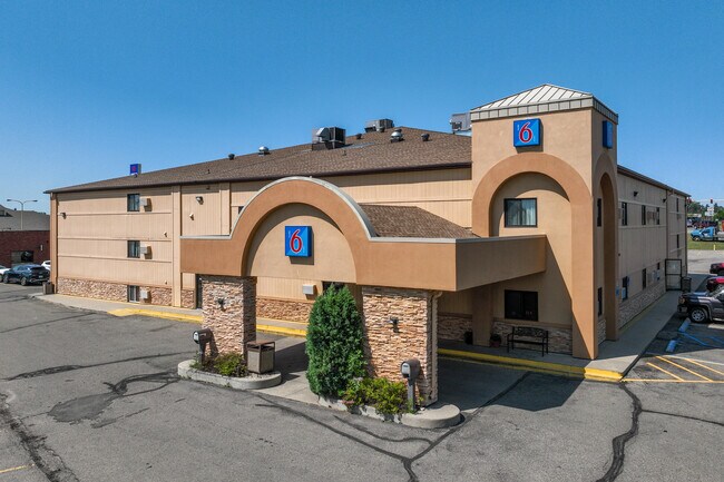 Plus de détails pour Dual-Branded Studio 6 / Motel 6 Minot – Hôtellerie à vendre, Minot, ND