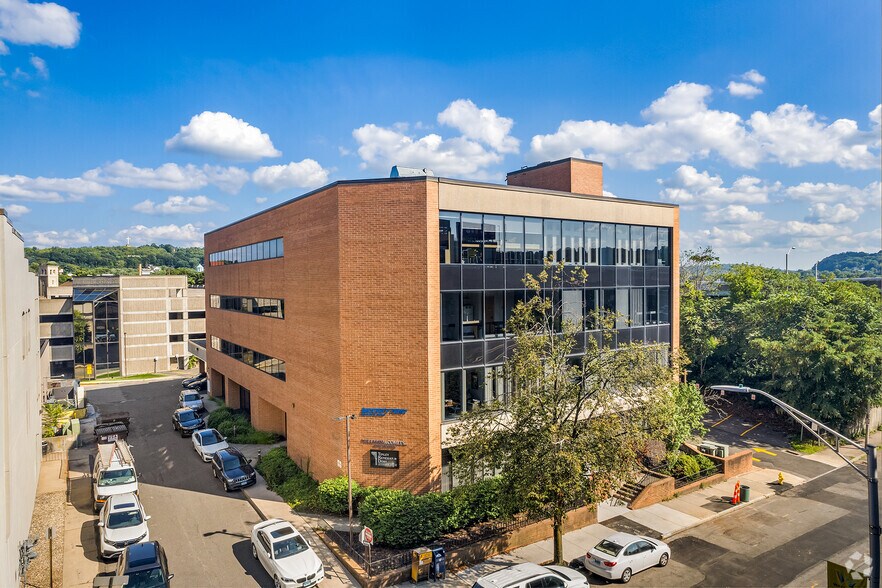 255 Bank St, Waterbury, CT à vendre - Photo de l’immeuble – Image 2 sur 46