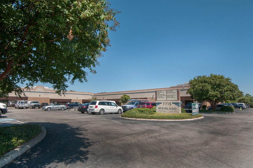 7715 Mainland Dr, San Antonio, TX à louer - Photo de l’immeuble – Image 1 sur 3