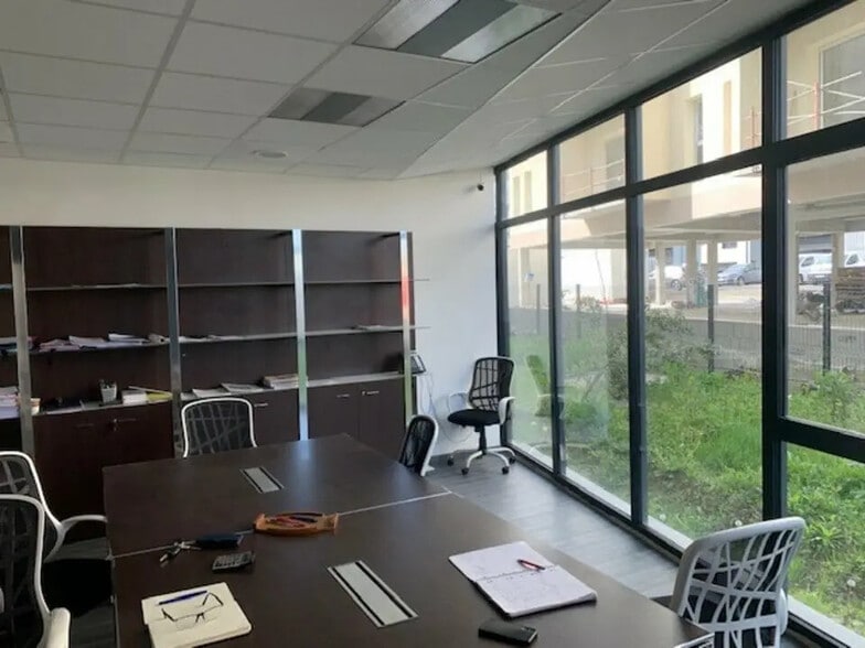 Local commercial dans Salleboeuf à vendre - Photo de l’immeuble – Image 2 sur 8