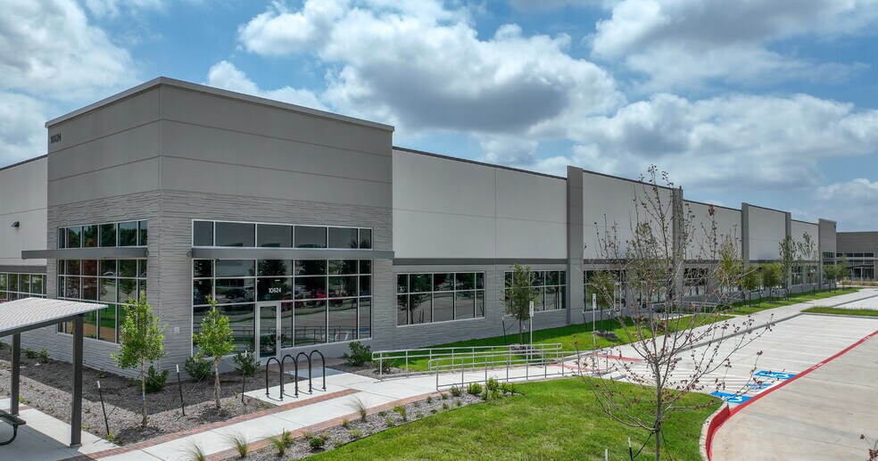 10688 Clarence Dr, Frisco, TX à louer - Photo de l’immeuble – Image 2 sur 5