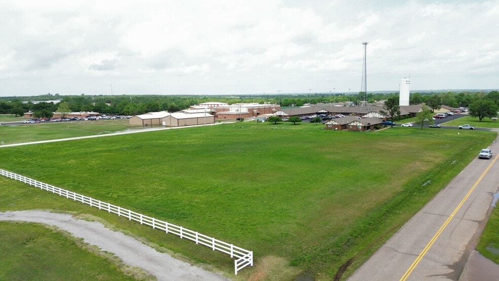 S 8th St, Mcloud, OK à vendre - Aérien – Image 2 sur 4