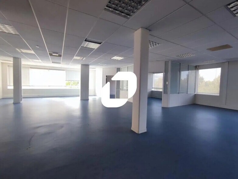 Bureau dans Dammarie-les-Lys à louer - Photo intérieure – Image 1 sur 13