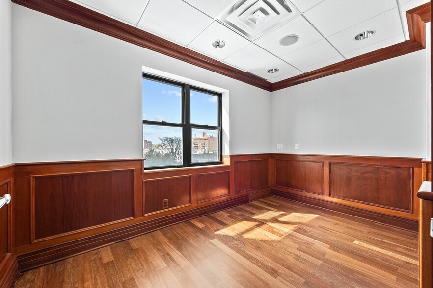 1523 Voorhies Ave, Brooklyn, NY à louer - Photo de l’immeuble – Image 2 sur 18