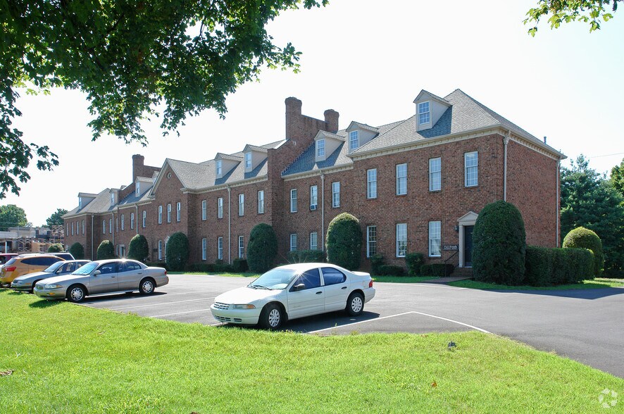 313 E Main St, Hendersonville, TN à louer - Photo de l’immeuble – Image 2 sur 2