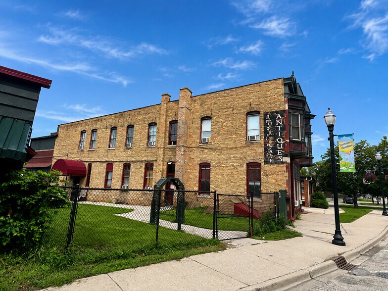 3937-3939 Main St, McHenry, IL à vendre - Photo de l’immeuble – Image 3 sur 6