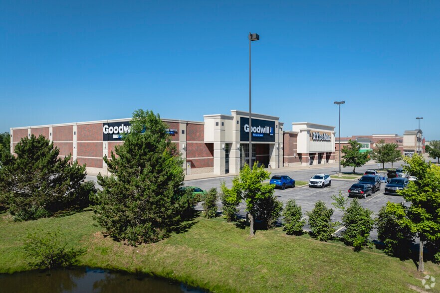 10005-10101 Fremont Pike, Perrysburg, OH à louer - Photo de l’immeuble – Image 3 sur 5